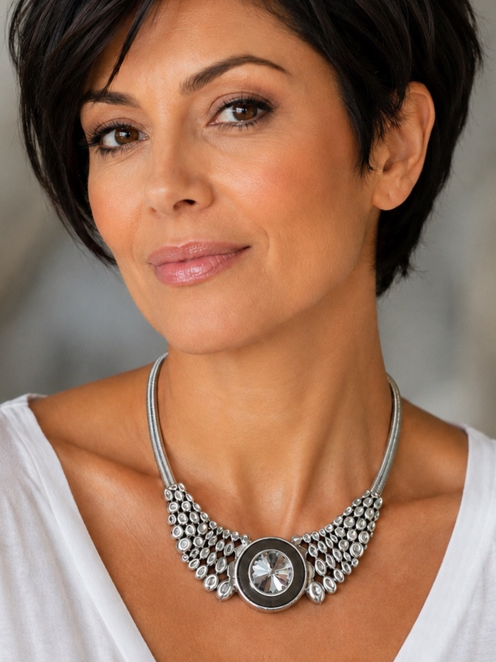 🆕😍Silver Crystal Statement Necklace With Centre Crystal